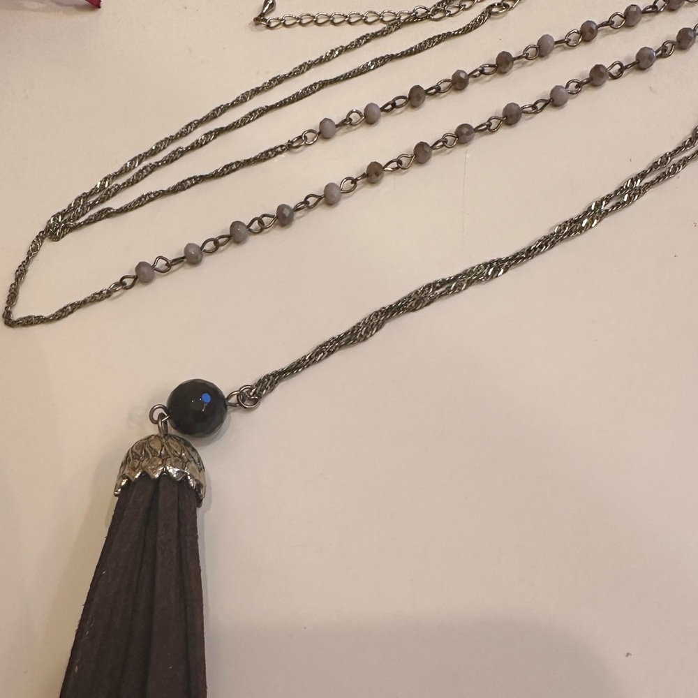 softly Understated Necklace EUC w/ Faceted beads, antique gold chain, leather … - Picture 7 of 8